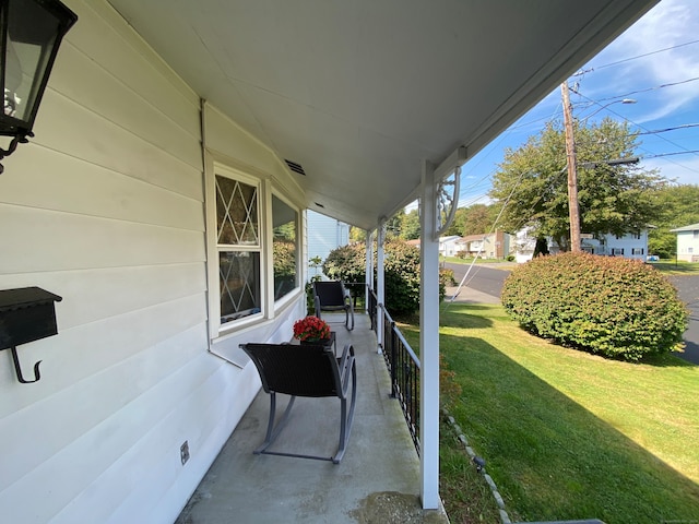 view of patio / terrace with covered porch