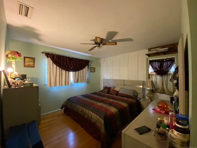 bedroom featuring light hardwood / wood-style floors and ceiling fan