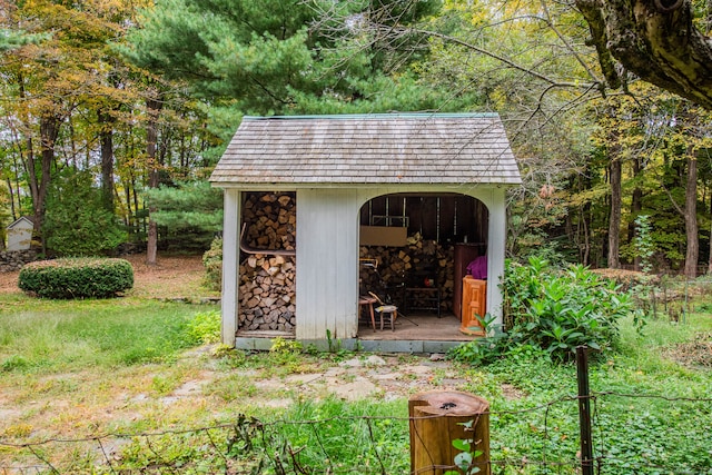 view of outbuilding