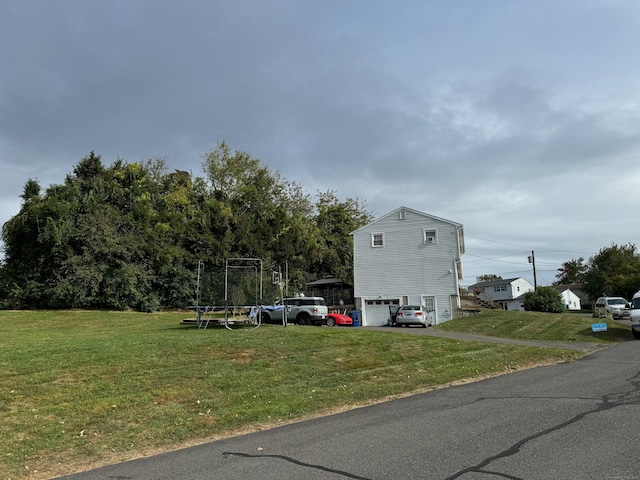 view of side of property featuring a yard