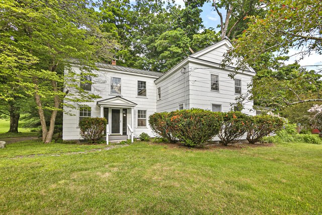 view of front of house with a front lawn