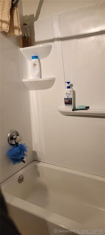 bathroom featuring shower / bathtub combination