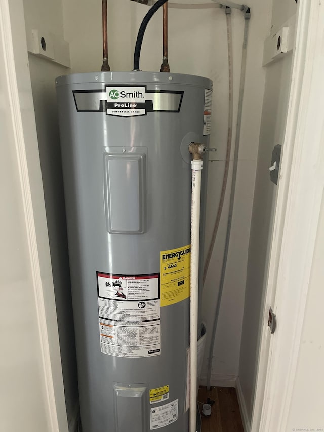 23 Nassau Cir E, Hartford, CT 06118 - utilities featuring electric water heater