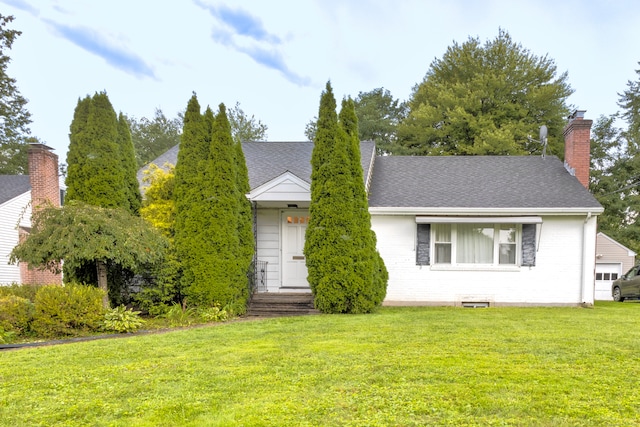 view of front facade with a front lawn