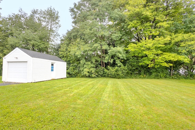 view of yard with a garage and an outdoor structure