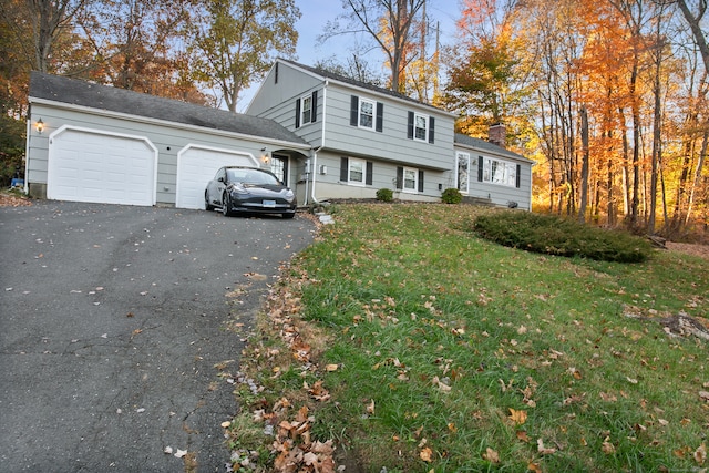 view of front of home featuring a front yard and a garage