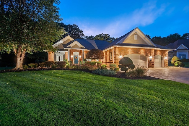 view of front facade featuring a garage and a yard