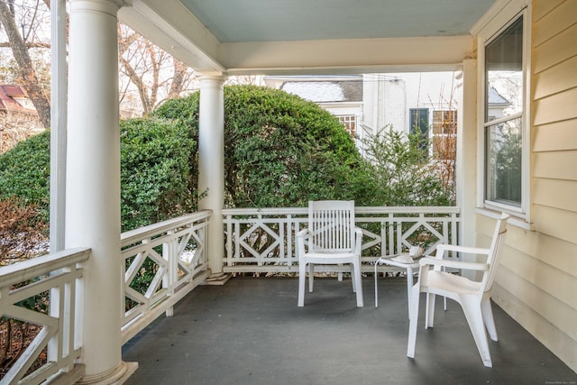 balcony featuring covered porch