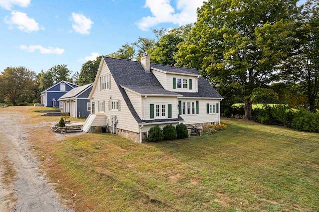 view of front of property with a front yard