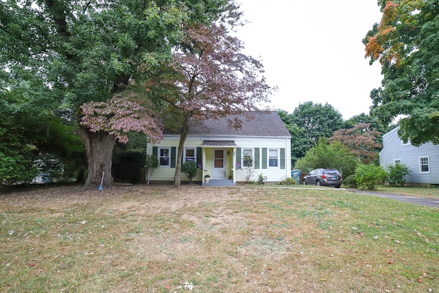 view of front of home with a front yard