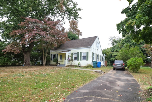 view of front of house featuring a front yard