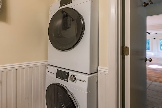 clothes washing area with stacked washing maching and dryer and ceiling fan