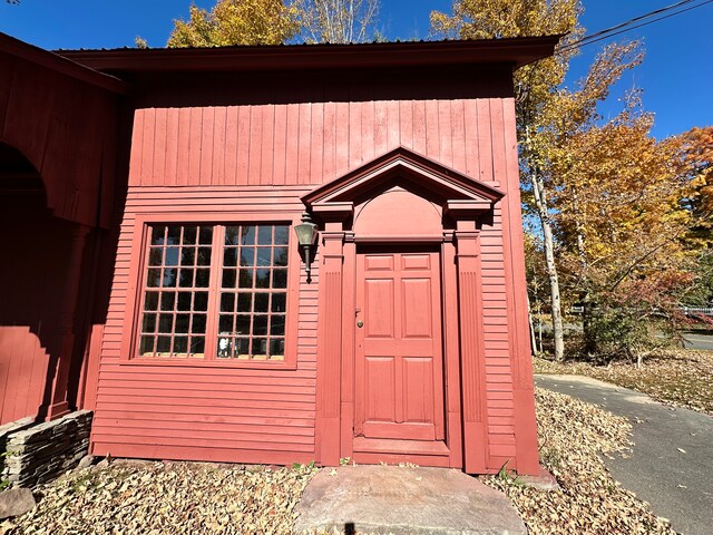 view of outdoor structure