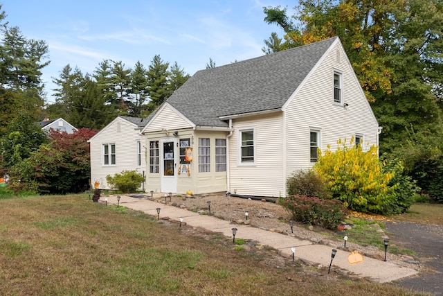 view of front of home with a front lawn