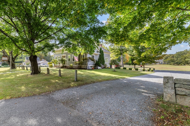 view of front facade with a front yard