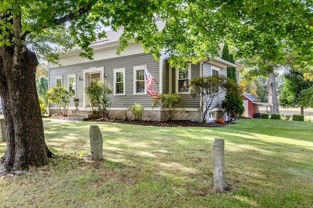 view of front of house featuring a front lawn