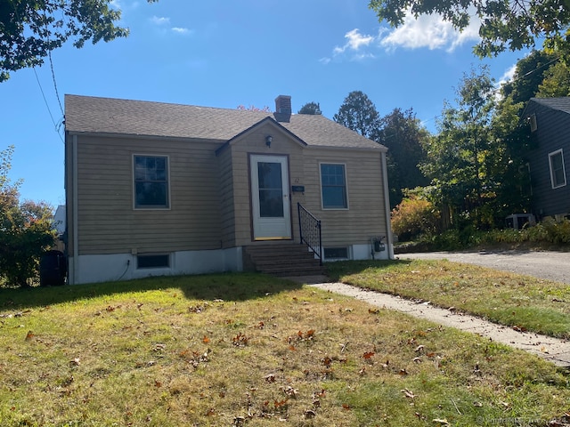 view of front of home featuring a front yard