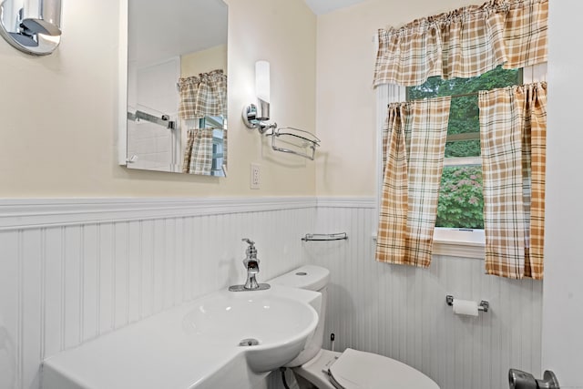 bathroom with toilet and a shower with shower curtain