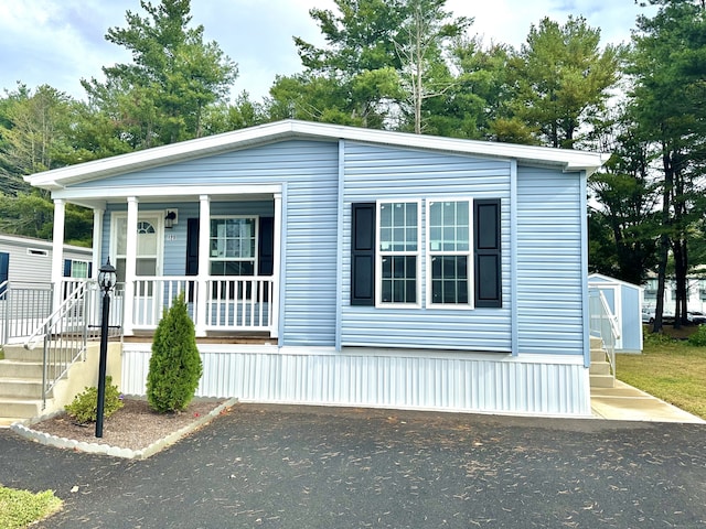 manufactured / mobile home with a porch