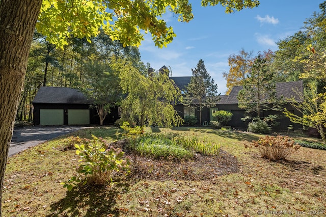 view of yard featuring a garage