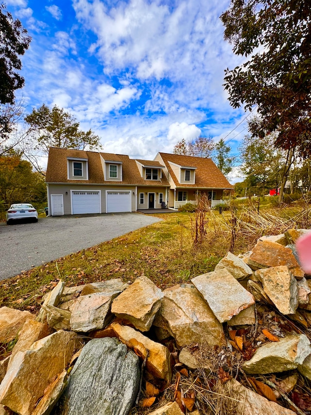 view of front facade featuring a garage