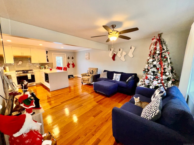 living room featuring light hardwood / wood-style floors and ceiling fan