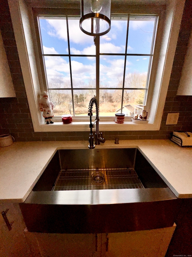 interior details featuring backsplash and sink