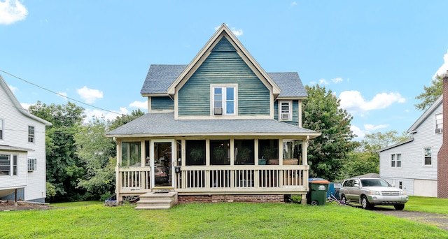 view of front of property featuring a front lawn