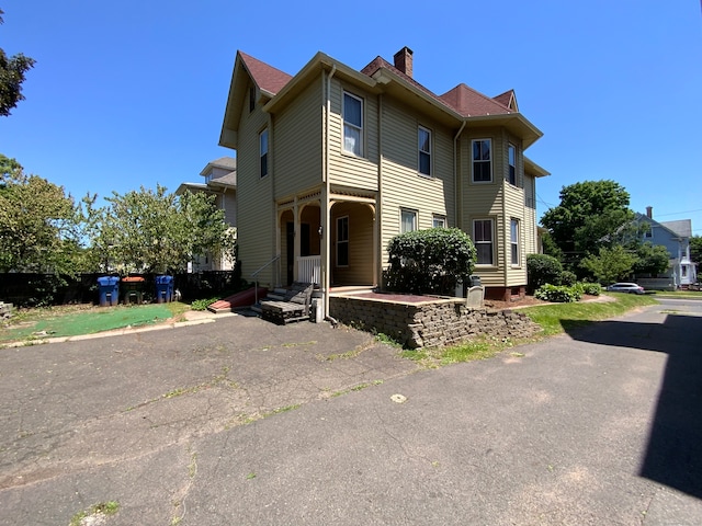 view of front of property