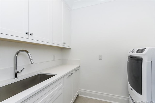 laundry room featuring cabinets, sink, and independent washer and dryer