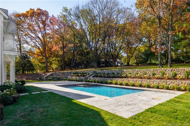 view of pool featuring a lawn