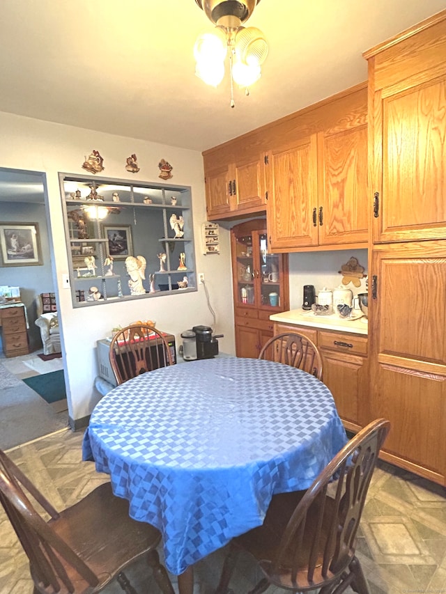 dining room with ceiling fan