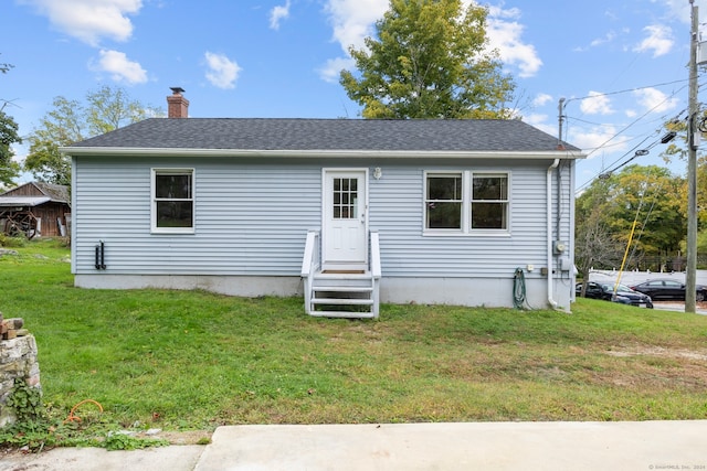 view of front of home featuring a front yard