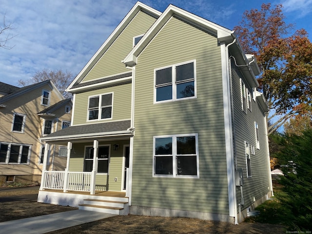 view of front facade with covered porch