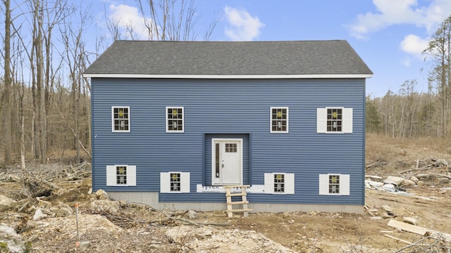 view of front of property featuring a shingled roof