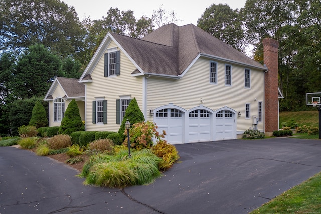 view of front facade featuring a garage