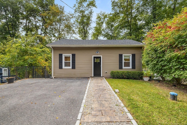 view of front of house featuring a front yard and fence