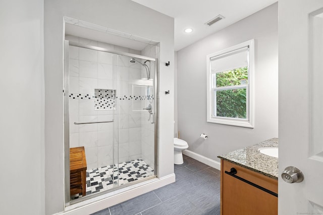 full bath with toilet, a stall shower, visible vents, and baseboards