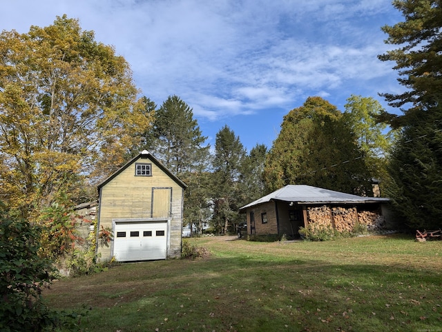 view of yard with a garage and an outdoor structure