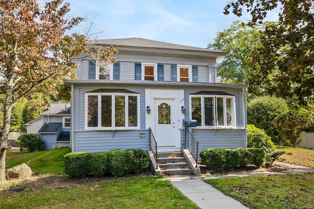 view of front of home featuring a front lawn