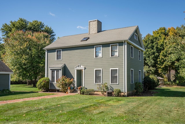 view of front of house with a front lawn