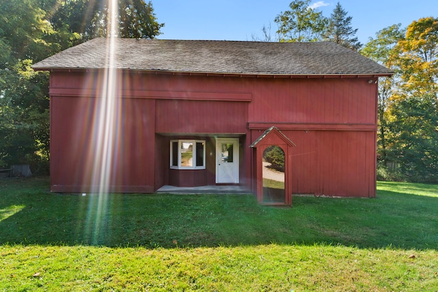 view of outdoor structure with a lawn