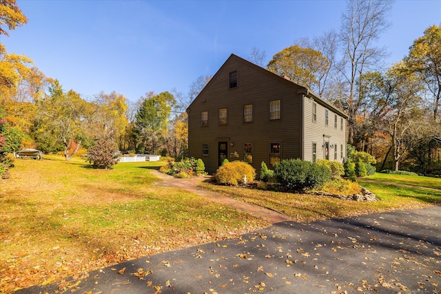 view of side of property featuring a yard