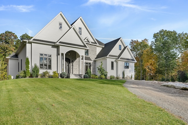 view of front of house featuring a front lawn