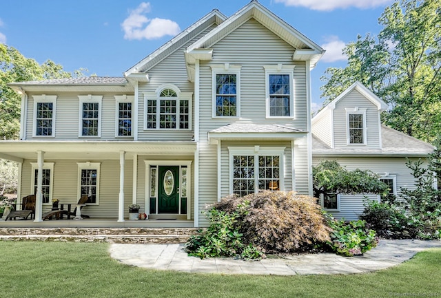 view of front of house featuring a front yard