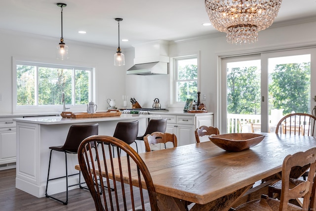 dining space with crown molding, recessed lighting, a notable chandelier, and dark wood-style flooring
