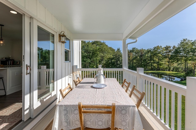 balcony with outdoor dining space