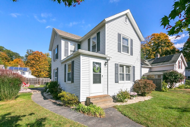 view of front of property with a front yard