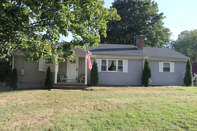 view of front facade with a front yard