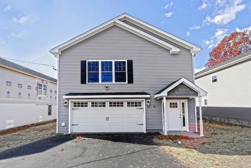 view of front property featuring a garage